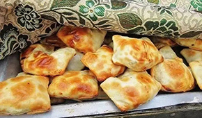 餐飲引領(lǐng)、生產(chǎn)接力，新疆風(fēng)味烤包子風(fēng)靡全國