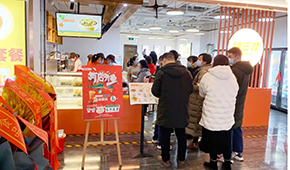 堂食餐飲全供預(yù)制菜，一年開6家店，這個品牌靠啥“嗨三餐”？