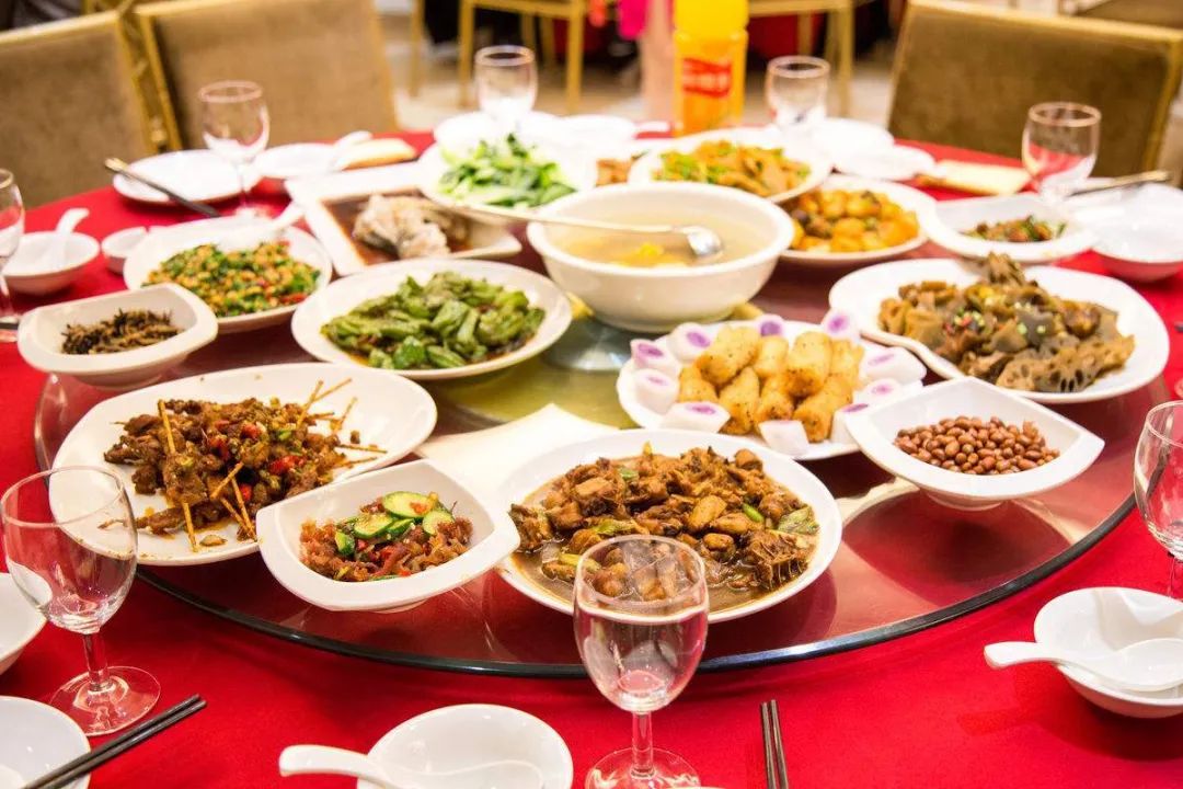 6000一桌的喜宴成本不到1200？ 熱議背后的預(yù)制菜真相：to B仍是黃金賽道