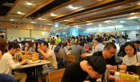 由守轉(zhuǎn)攻！餐飲業(yè)上半年裂變：著力下沉、裂變?nèi)珖?/>
                </div>
                <div   id=