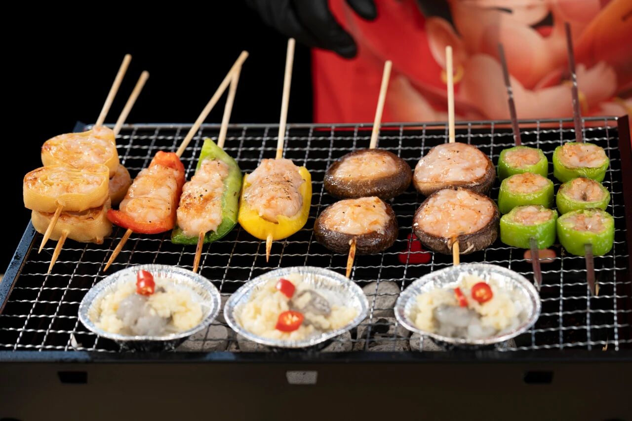 燒烤季上新 | 串、釀、卷、包…蝦滑百變秀身段，轉(zhuǎn)戰(zhàn)燒烤檔做“主角”